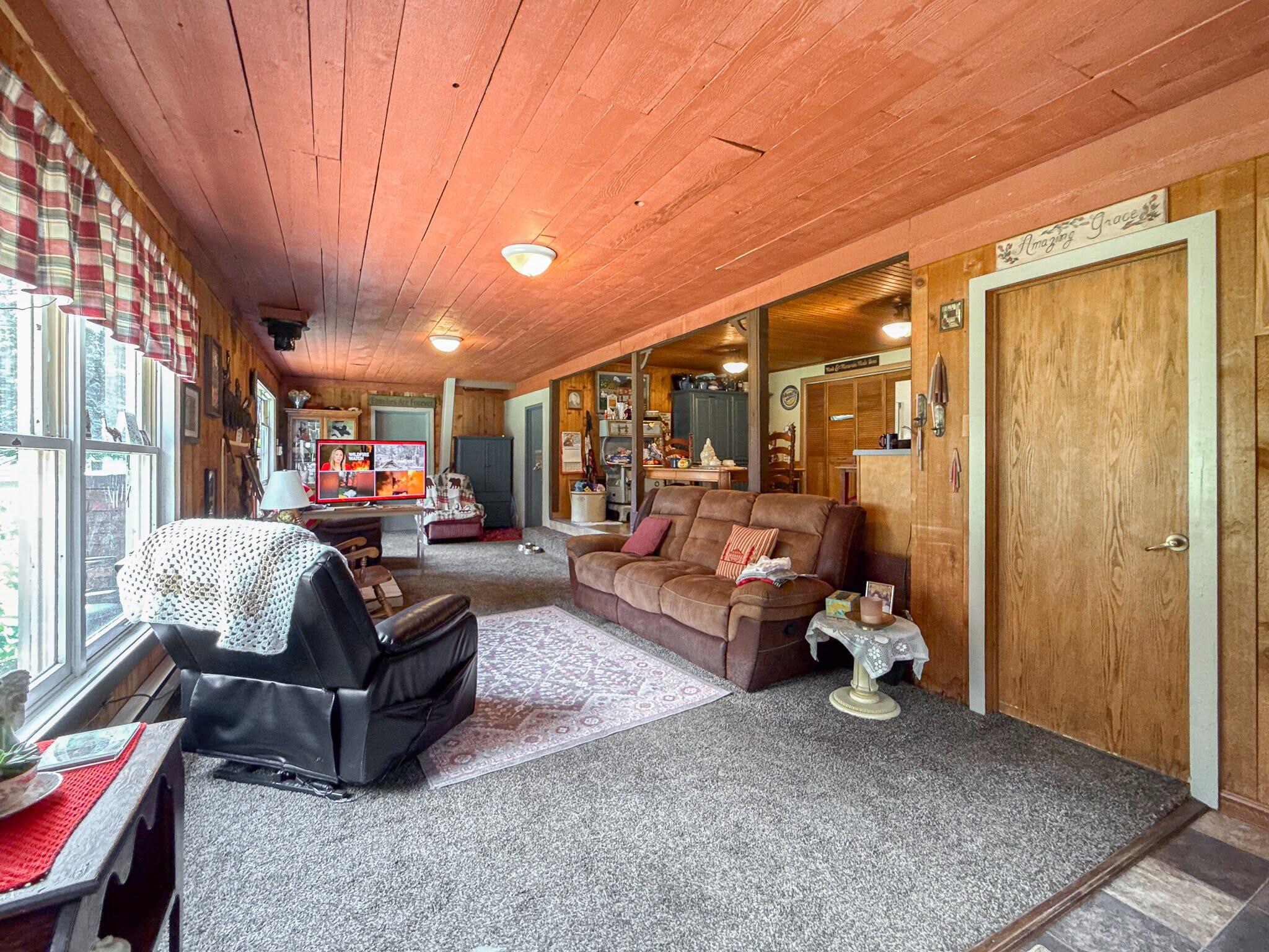 92079 54th Street Decatur, MI 49045 - Photo 12 of 28 FAMILY ROOM