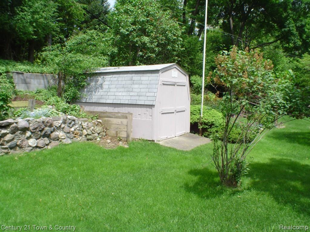 604 Wilwood Road Rochester, MI 48309 - Photo 42 of 48 Back 4.jpg