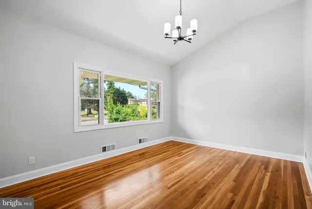 a view of empty room with window