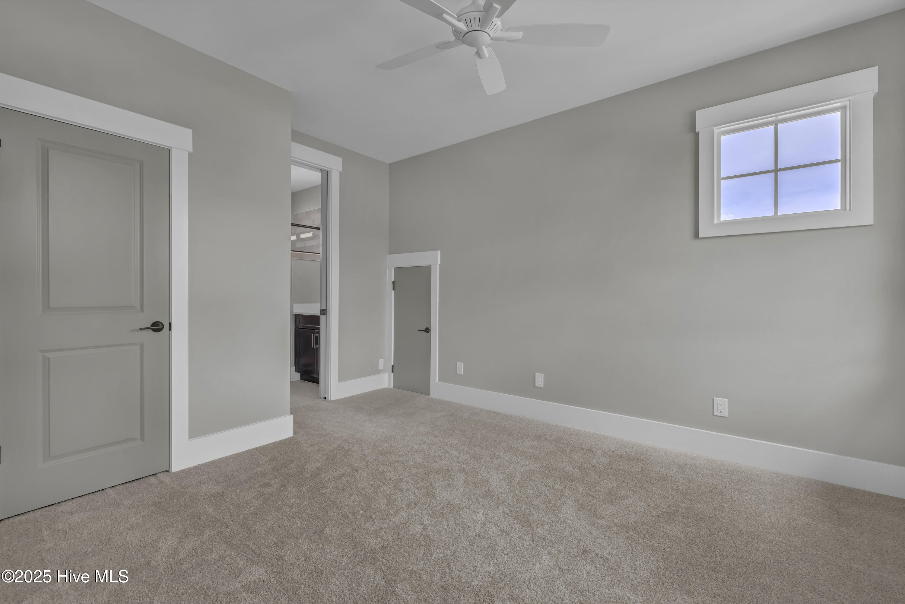 357 Planters Walk Hampstead, NC 28443 - Photo 48 of 62 Upstairs bedroom off of lounge