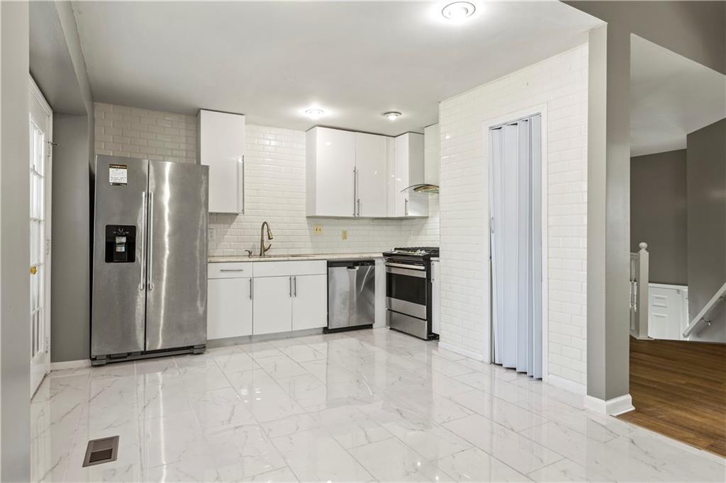 2102 Sandtree Court Southwest Atlanta, GA 30331 - Photo 5 of 14