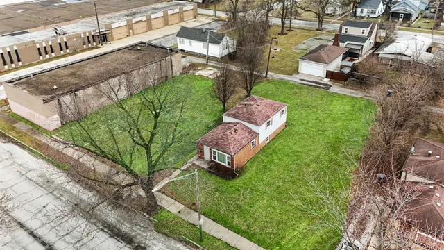 a view of a garden with sitting area