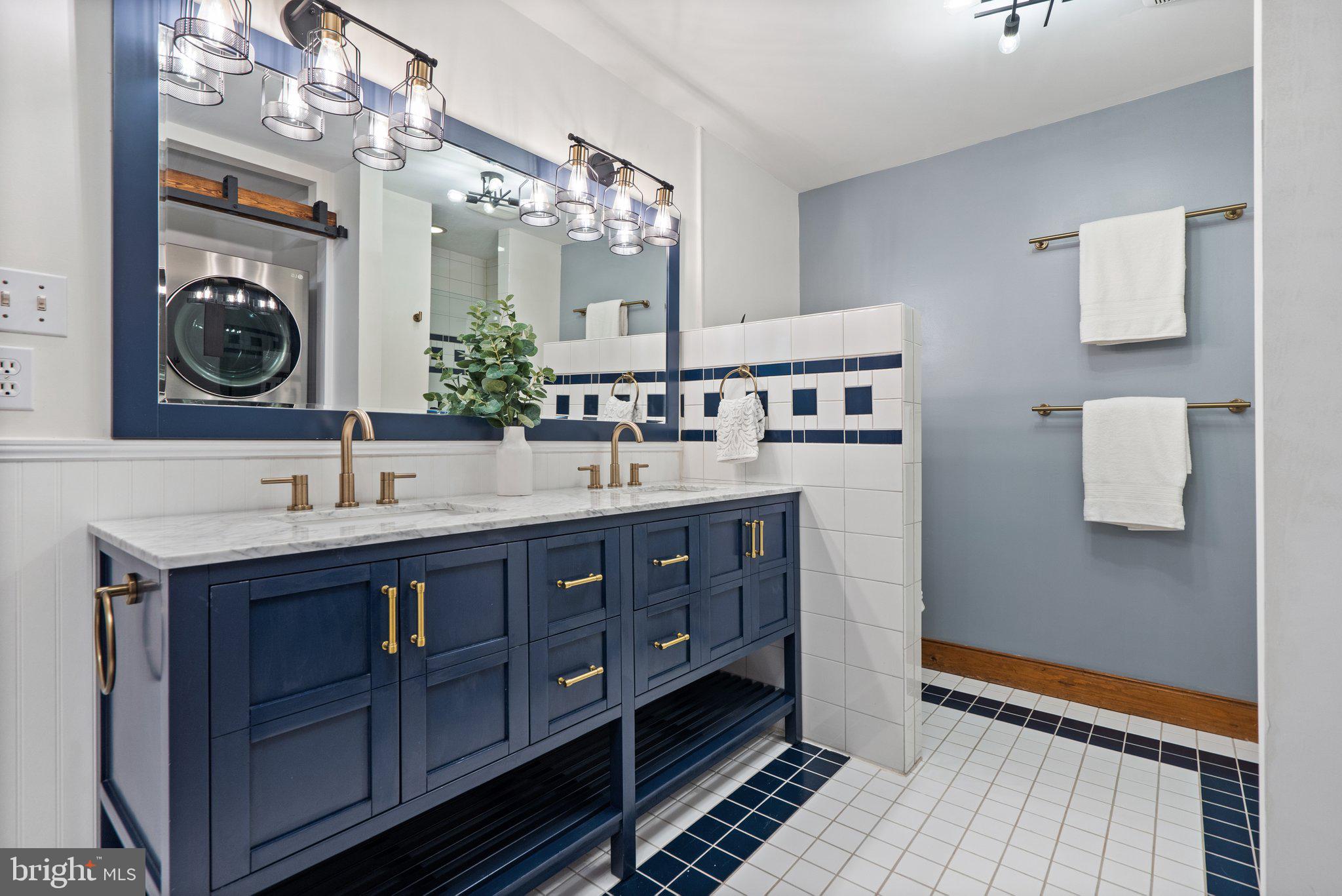 9417 Mountjoy Road Marshall, VA 20115 - Photo 30 of 45 Double sinks