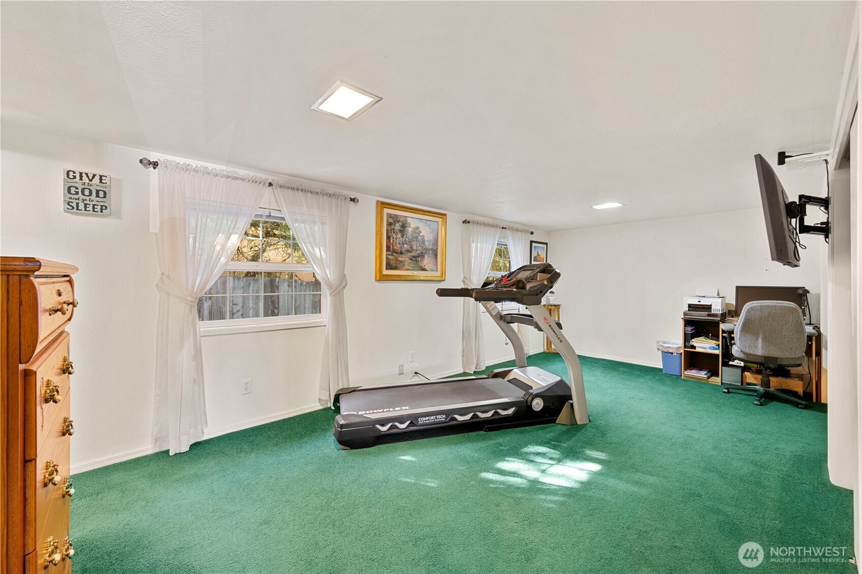 915 128th Street Southwest Everett, WA 98204 - Photo 18 of 25 a view of a room with gym equipment