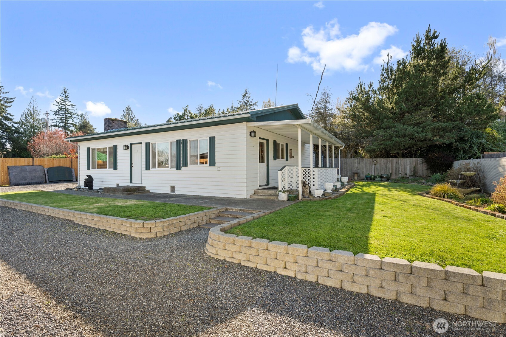 915 128th Street Southwest Everett, WA 98204 - Photo 2 of 25 a view of a house with backyard and sitting area