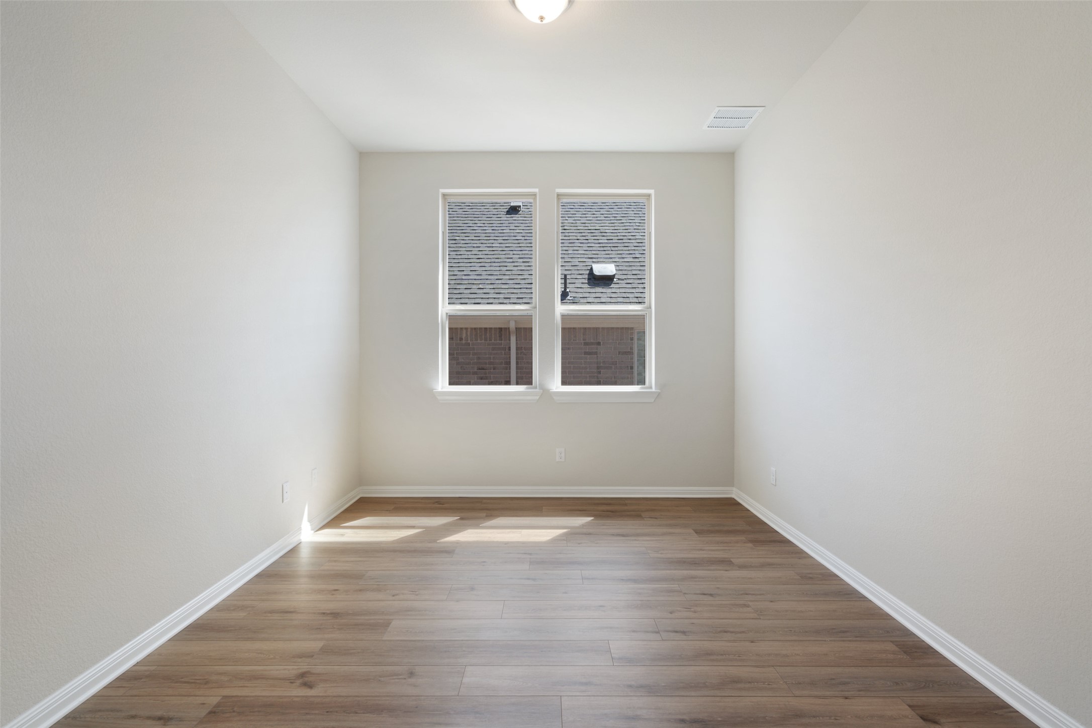 Photos are representative images and renderings for illustrative purposes only. Actual structural options and design images of the home may vary.