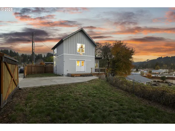 $388,000 | 130 West 1st Avenue, Estacada, OR 97023