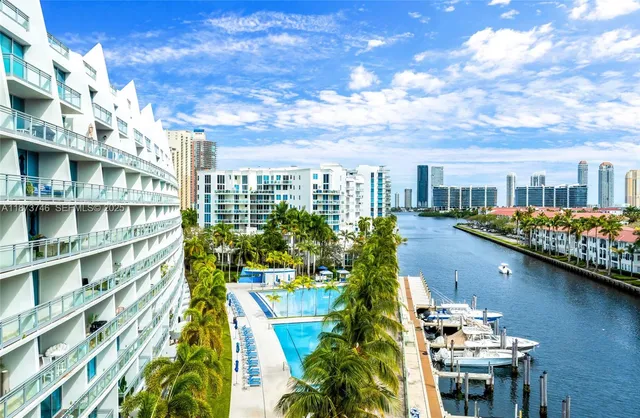 $799,000 | 2950 Northeast 188th Street, Unit 302, Aventura, FL 33180