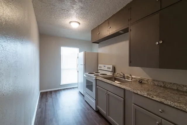 $595 | 5327 Bell Street, Unit 8, Houston, TX 77023