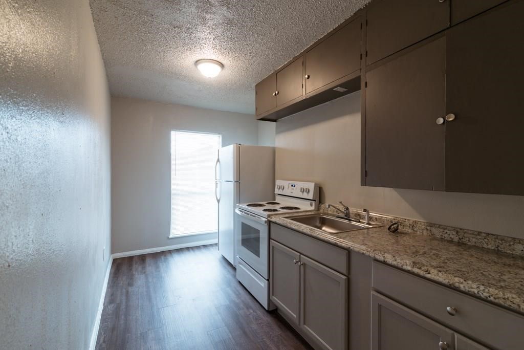 5327 Bell Street, Unit 8 Houston, TX 77023 - Photo 2 of 9 Spacious kitchen