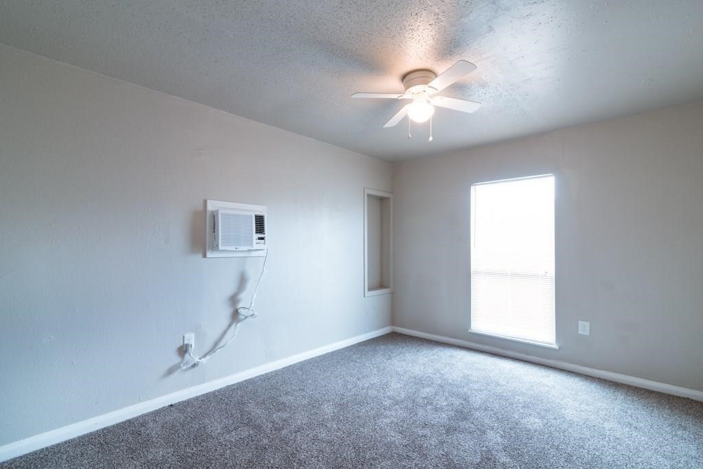 5327 Bell Street, Unit 8 Houston, TX 77023 - Photo 4 of 9 Primary bedroom (photos are stock photos and units may vary slightly)