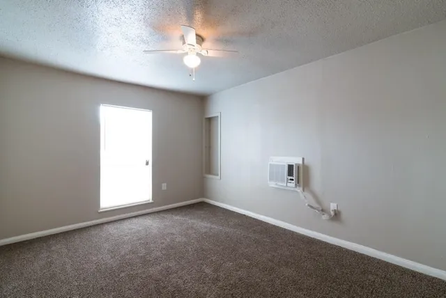 $595 | 5327 Bell Street, Unit 8, Houston, TX 77023