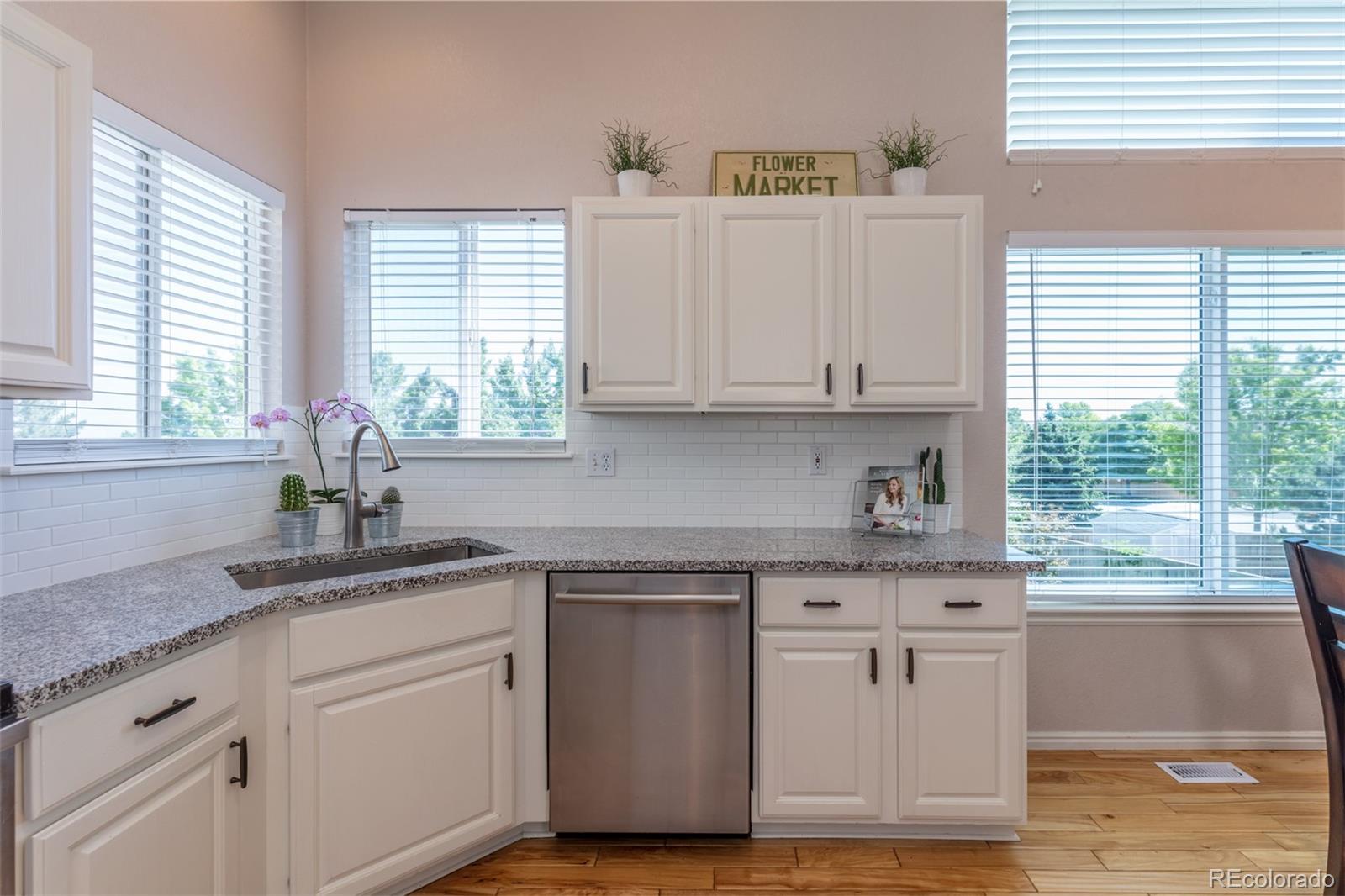 9711 Burberry Way Highlands Ranch, CO 80129 - Photo 8 of 35 Gallery Image 8