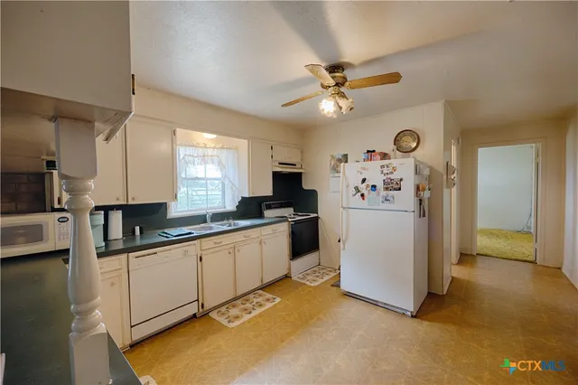 $760,000 | 4361 Highway 77, Hallettsville, TX 77964