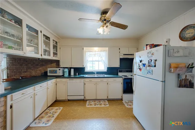 $760,000 | 4361 Highway 77, Hallettsville, TX 77964