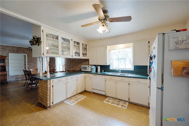 $760,000 | 4361 Highway 77, Hallettsville, TX 77964