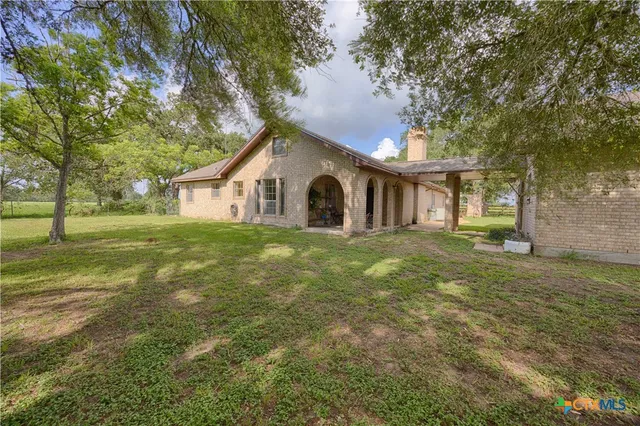 $760,000 | 4361 Highway 77, Hallettsville, TX 77964