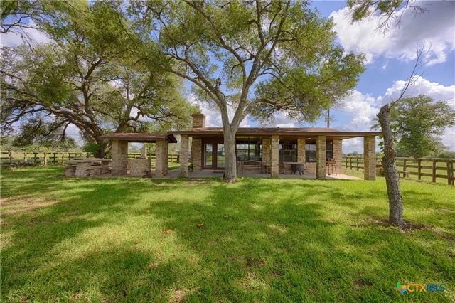 $760,000 | 4361 Highway 77, Hallettsville, TX 77964