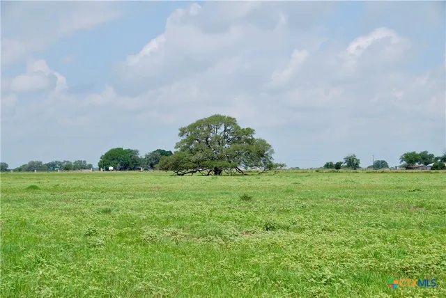 $760,000 | 4361 Highway 77, Hallettsville, TX 77964