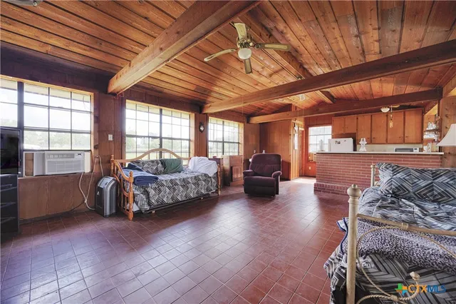 $760,000 | 4361 Highway 77, Hallettsville, TX 77964