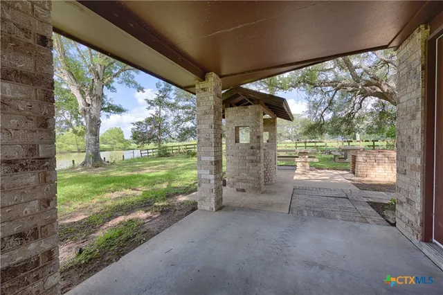 $760,000 | 4361 Highway 77, Hallettsville, TX 77964