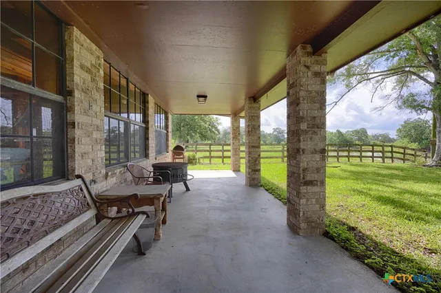 $760,000 | 4361 Highway 77, Hallettsville, TX 77964