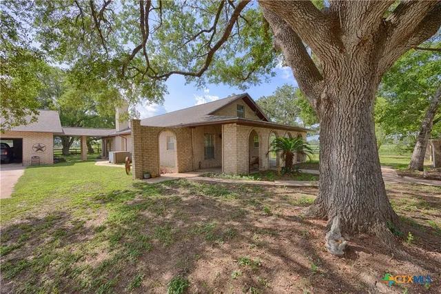 $760,000 | 4361 Highway 77, Hallettsville, TX 77964