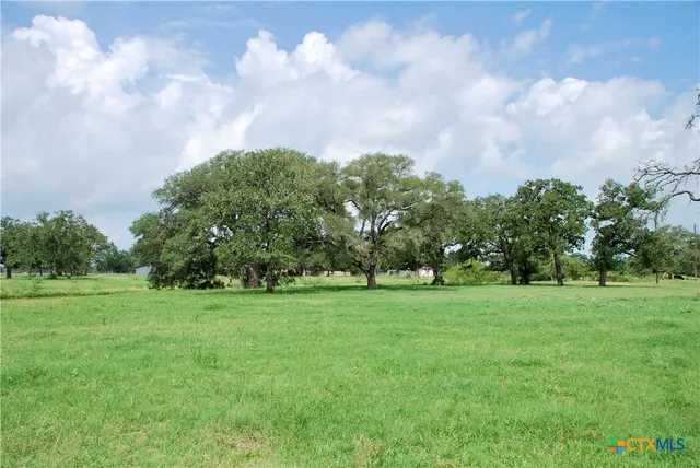 $760,000 | 4361 Highway 77, Hallettsville, TX 77964