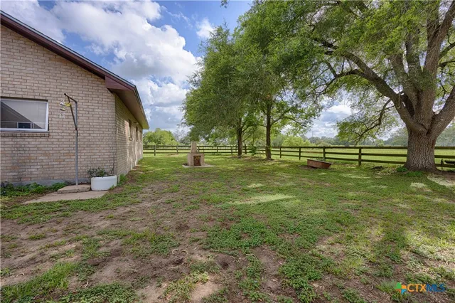$760,000 | 4361 Highway 77, Hallettsville, TX 77964