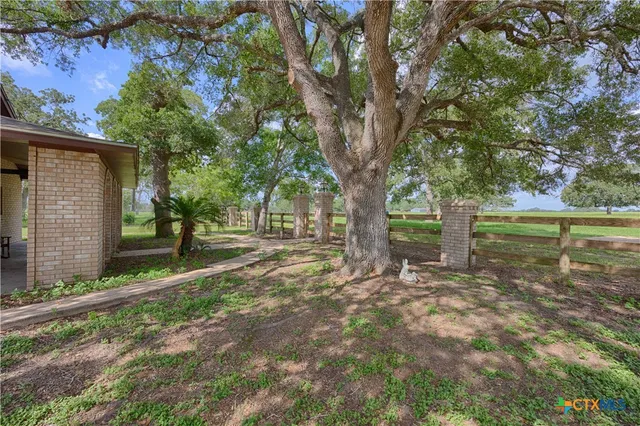 $760,000 | 4361 Highway 77, Hallettsville, TX 77964