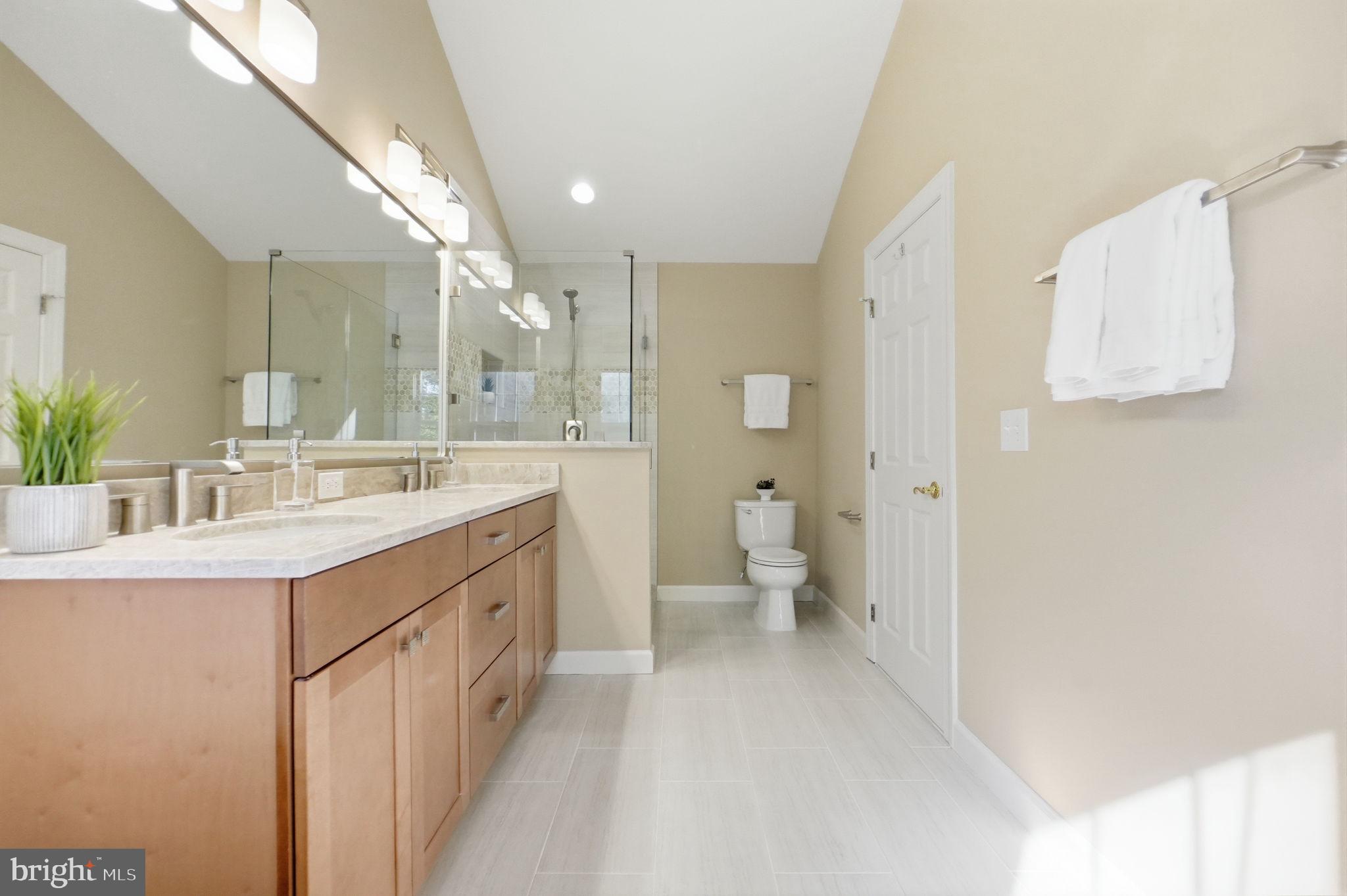 125 Roland Court Southwest Vienna, VA 22180 - Photo 22 of 41 Primary Bath