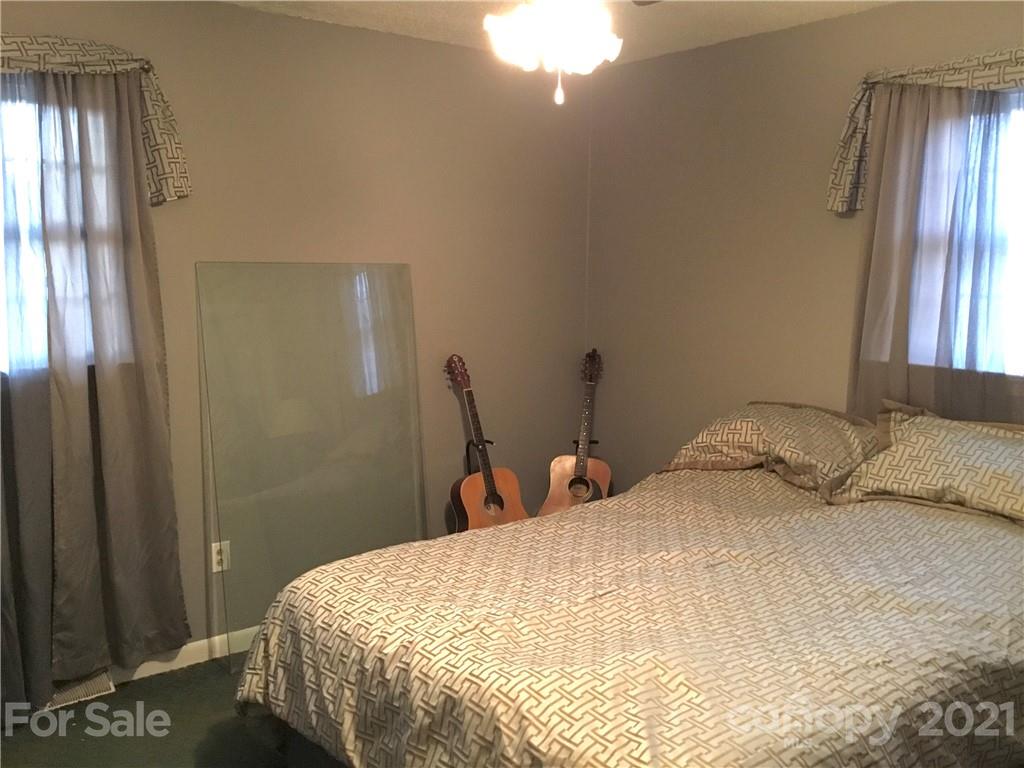 5615 Grace Chapel Road Hickory, NC 28601 - Photo 4 of 16 Gallery Image 4