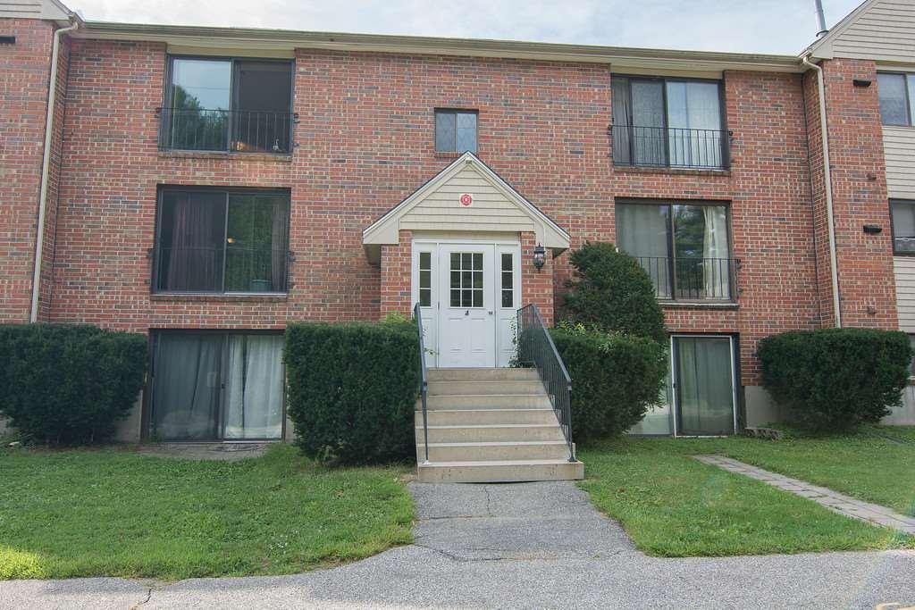 4 Brookside Drive, Unit 2 Exeter, NH 03833 - Photo 2 of 19 Gallery Image 2