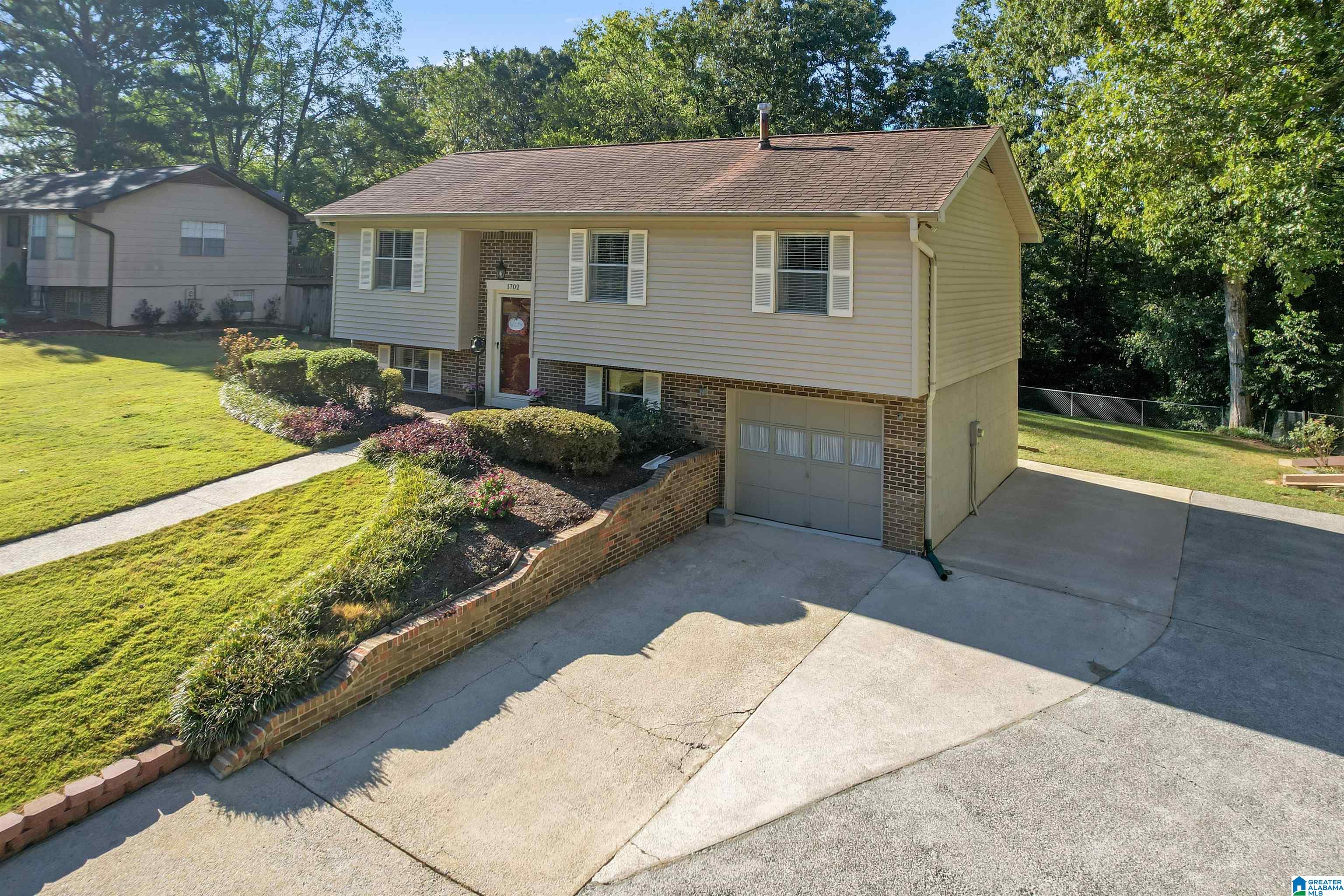 1702 Gardenridge Road Gardendale, AL 35071 - Photo 3 of 38