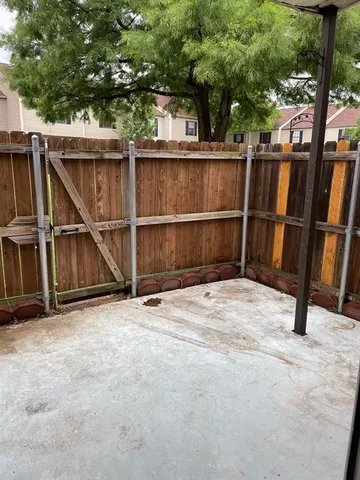 a view of an outdoor space