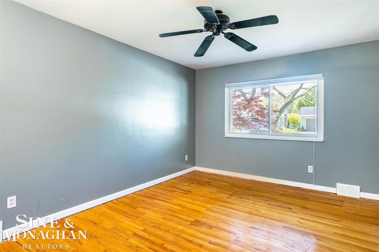 988 Canterbury Road Grosse Pointe Woods, MI 48236 - Photo 18 of 25