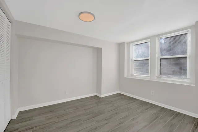 $2,000 | 1914 West Henderson Street, Unit GARDENFRONT, Chicago, IL 60657