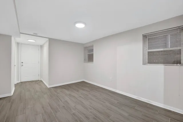 $2,000 | 1914 West Henderson Street, Unit GARDENFRONT, Chicago, IL 60657