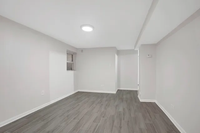 $2,000 | 1914 West Henderson Street, Unit GARDENFRONT, Chicago, IL 60657