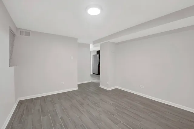 $2,000 | 1914 West Henderson Street, Unit GARDENFRONT, Chicago, IL 60657