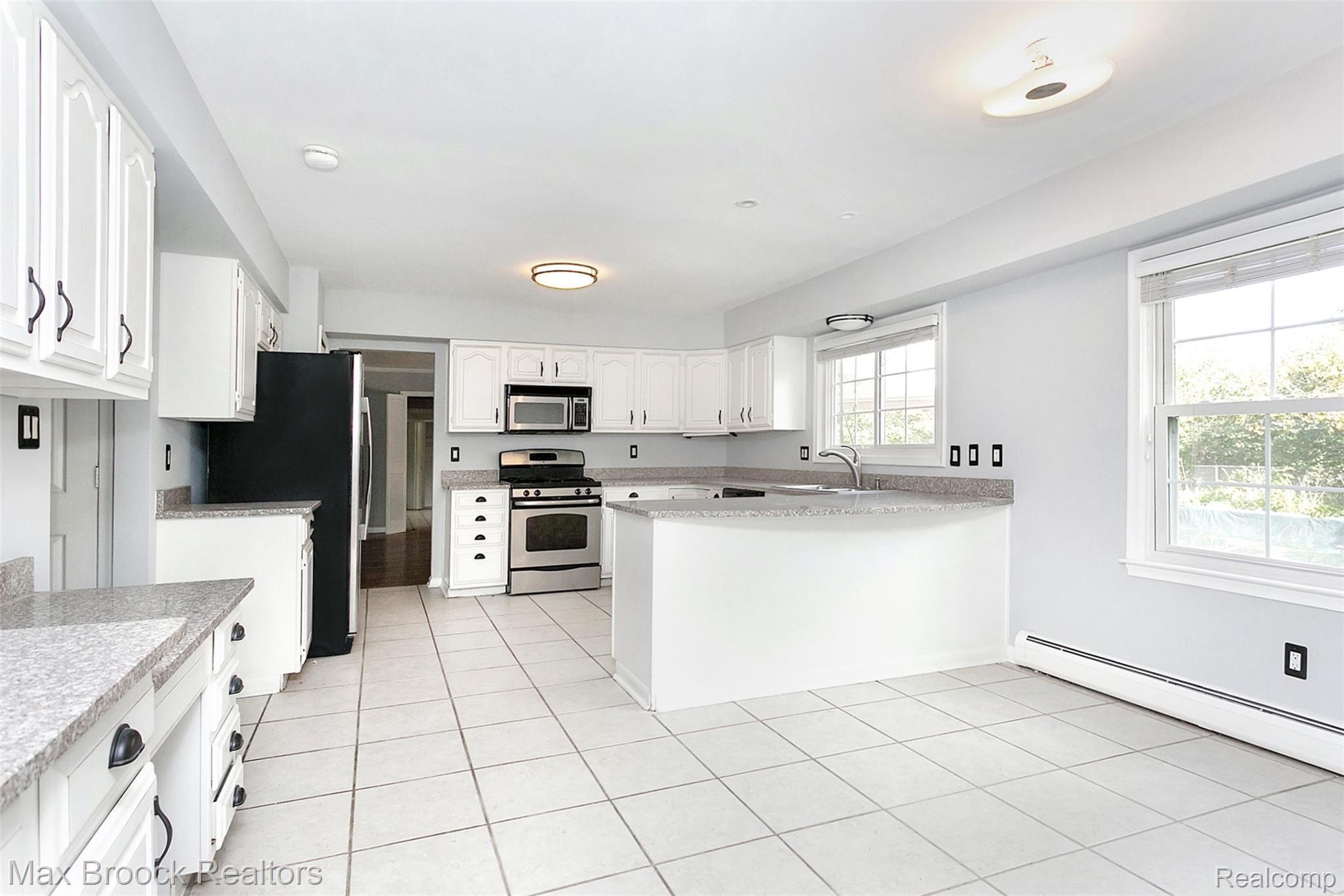 5437 Lahser Road Bloomfield Hills, MI 48304 - Photo 9 of 34 Lahser-13.jpg