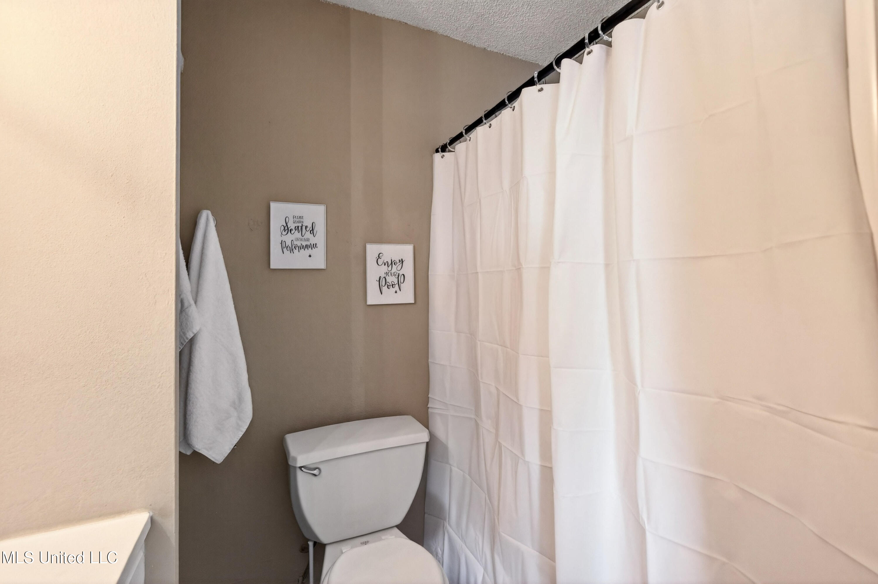 245 Mc Donnell Avenue, Unit G147 Biloxi, MS 39531 - Photo 15 of 24 IMG_7569