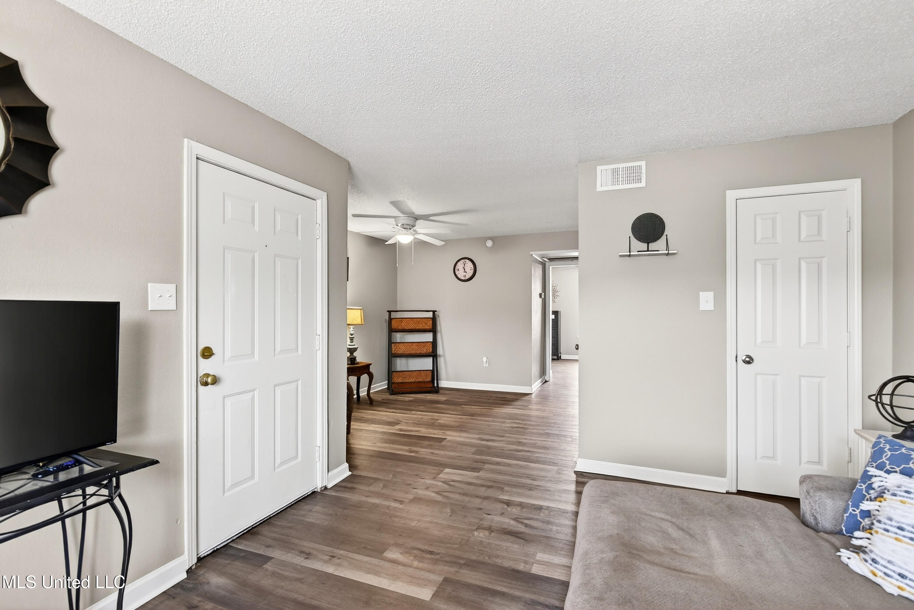 245 Mc Donnell Avenue, Unit G147 Biloxi, MS 39531 - Photo 5 of 24 IMG_7558