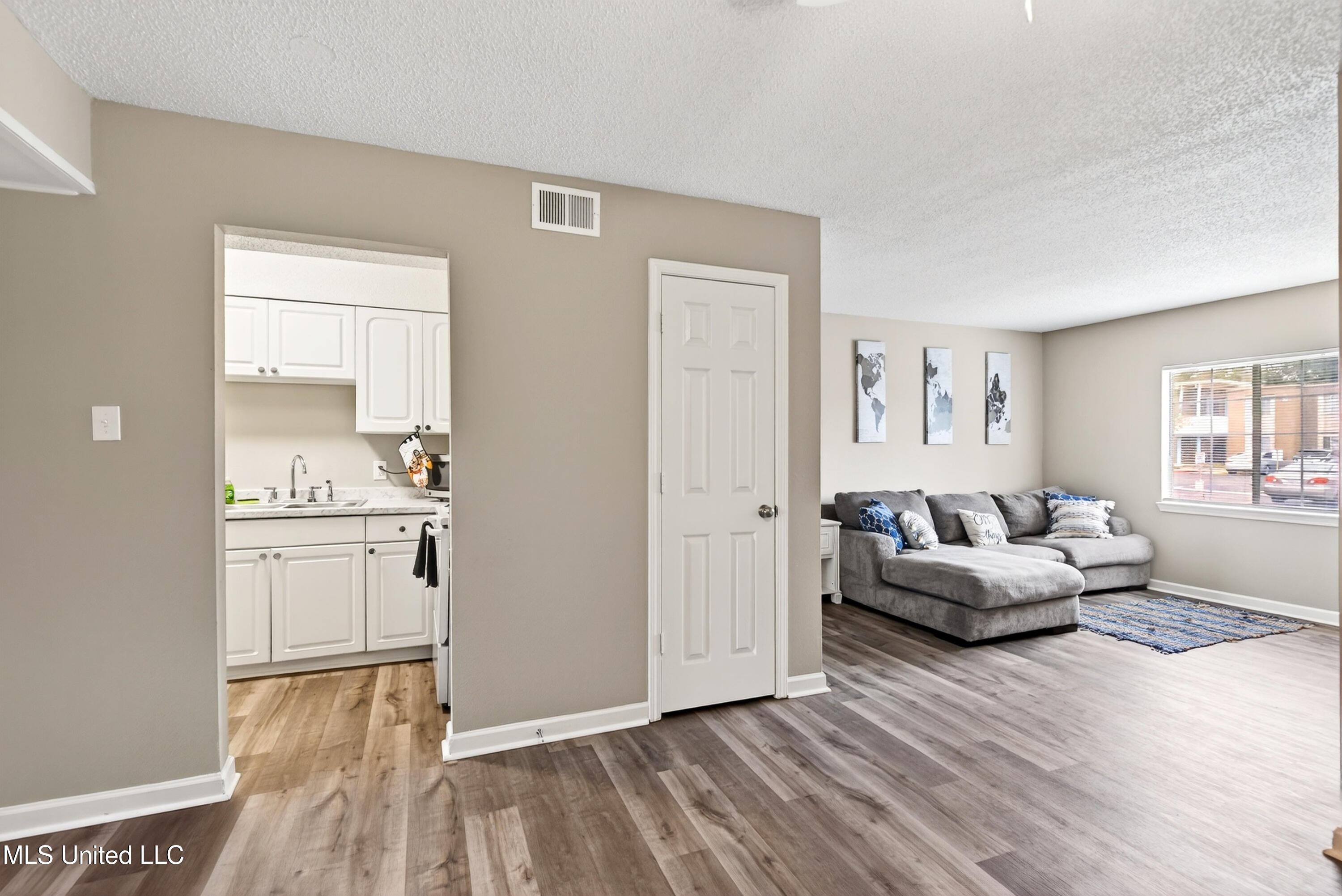 245 Mc Donnell Avenue, Unit G147 Biloxi, MS 39531 - Photo 8 of 24 IMG_7561