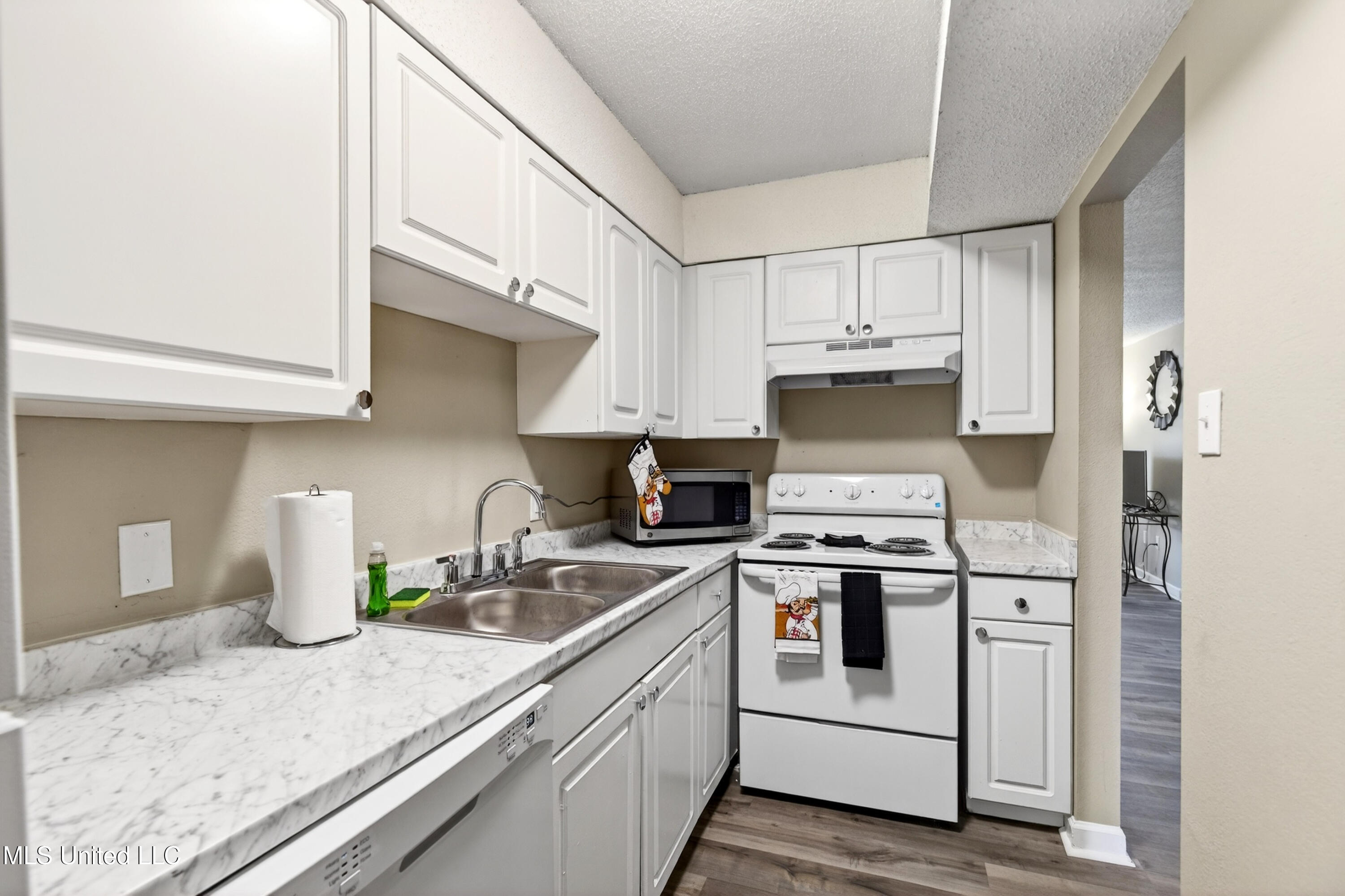 245 Mc Donnell Avenue, Unit G147 Biloxi, MS 39531 - Photo 10 of 24 IMG_7563