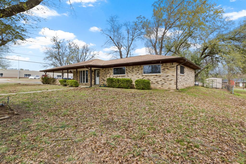 401 Hickory Street Mount Pleasant, TX 75455 - Photo 3 of 38