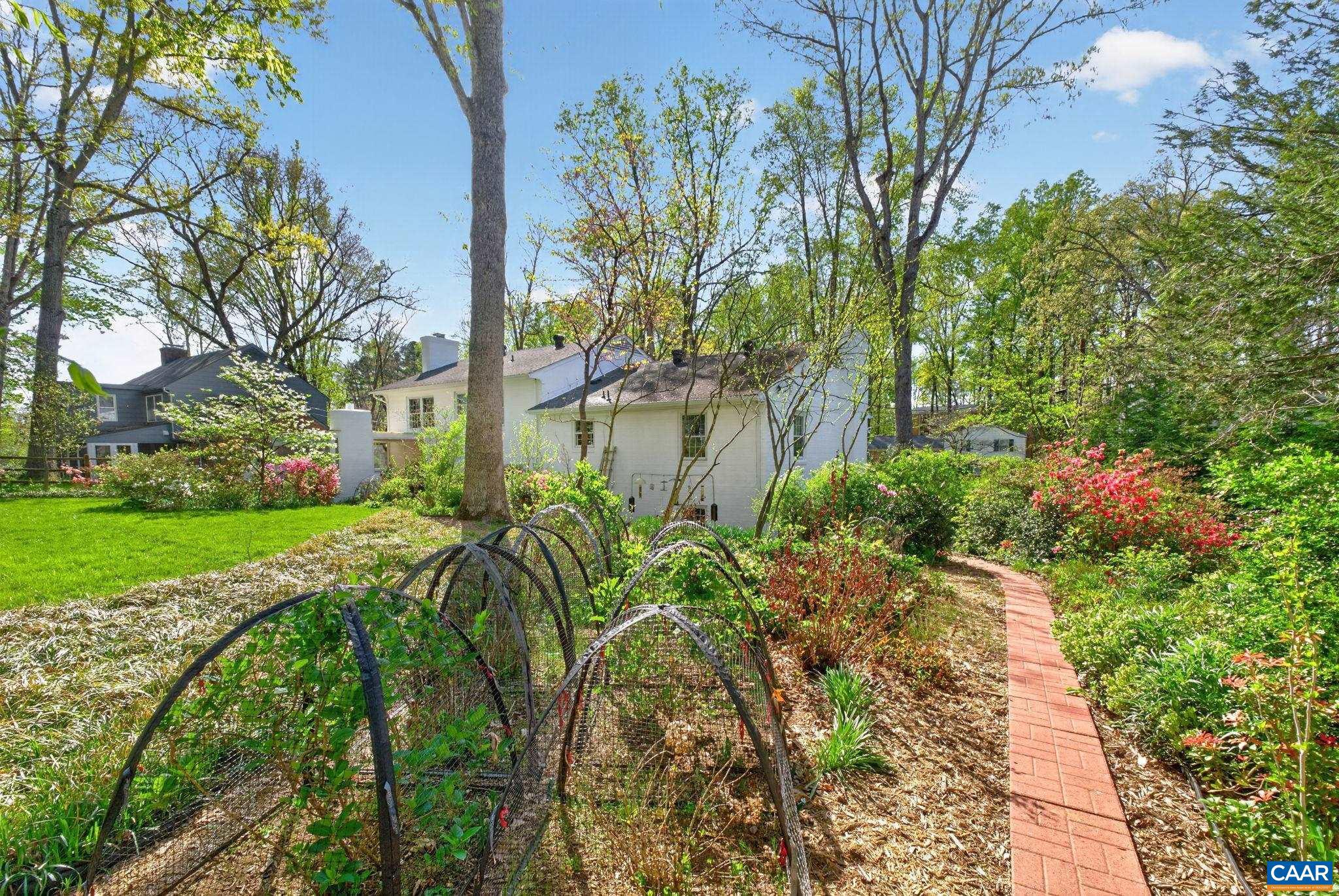 2409 Kerry Lane Charlottesville, VA 22901 - Photo 16 of 54