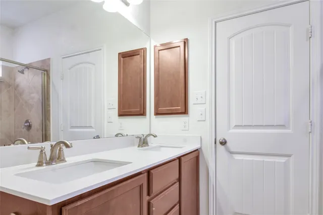 an empty room with ceiling fan and entryway