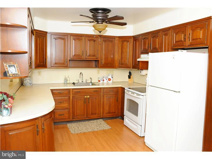 75 Heartwood Road Levittown, PA 19056 - Photo 11 of 24 Kitchen