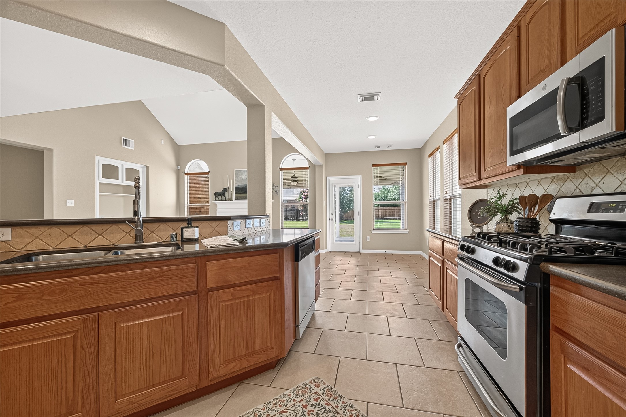 4326 Country Oaks Court Spring, TX 77388 - Photo 18 of 47